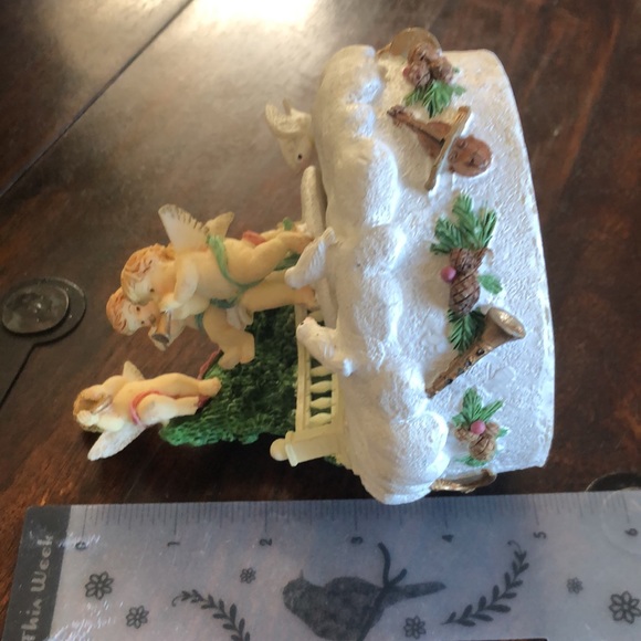 Vintage Christmas cherub music box - Picture 10 of 11